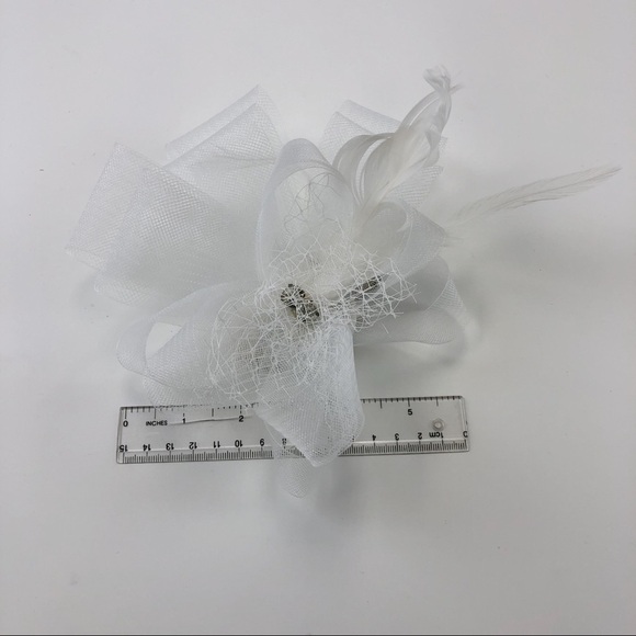 𝅺WHITE fascinator headpiece - Picture 3 of 7